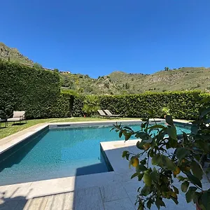 Almond Taormina